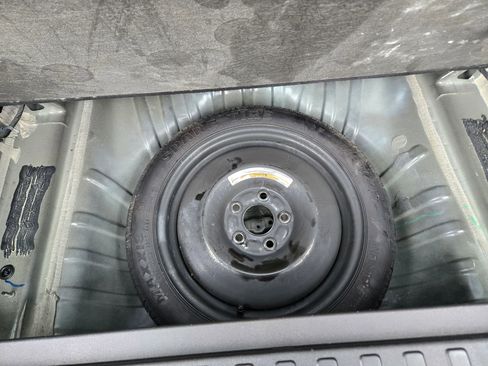 Used 2024 GMC Terrain SLT image 58