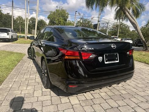 Used 2025 Nissan Altima 2.5 SV FWD image 12