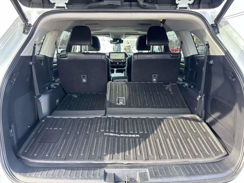 Used 2023 Toyota Highlander Limited image 15