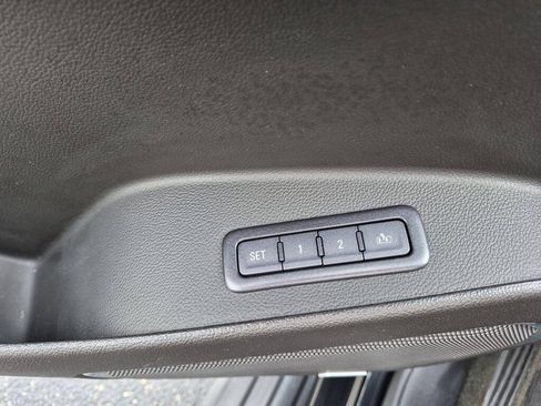 Used 2017 Chevrolet Tahoe LT w/ Luxury Package AWD/4WD image 16