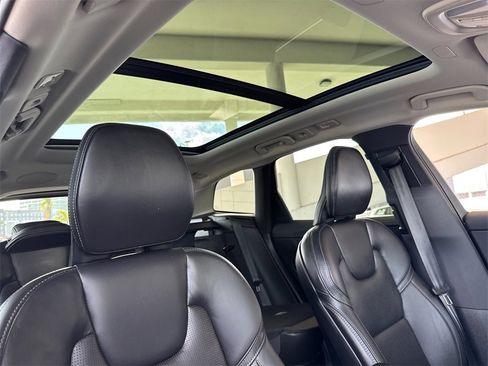 Certified 2023 Volvo XC60 B5 Ultimate w/ Climate Package image 16