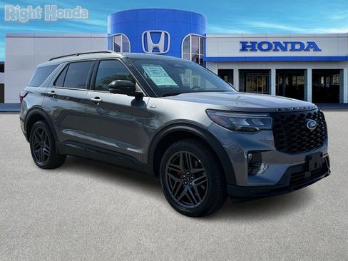 Used 2025 Ford Explorer ST-Line w/ Premium Package image 10