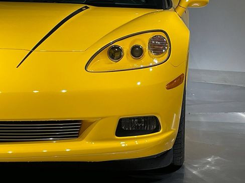 Used 2005 Chevrolet Corvette Coupe w/ Preferred Equipment Group RWD image 36