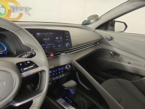 Used 2025 Hyundai Elantra Sport FWD image 23