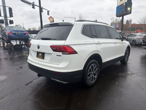 Used 2019 Volkswagen Tiguan SE w/ Panoramic Sunroof Package image 6