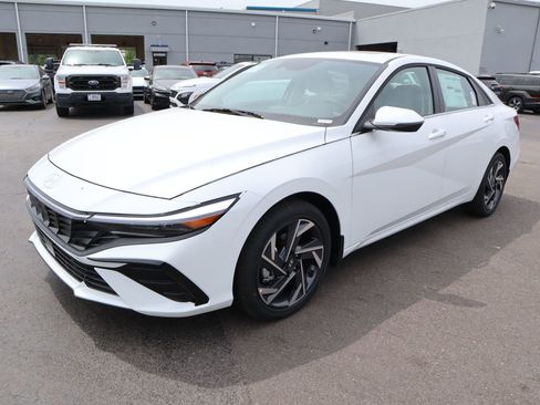 New 2026 Hyundai Elantra Limited FWD image 12