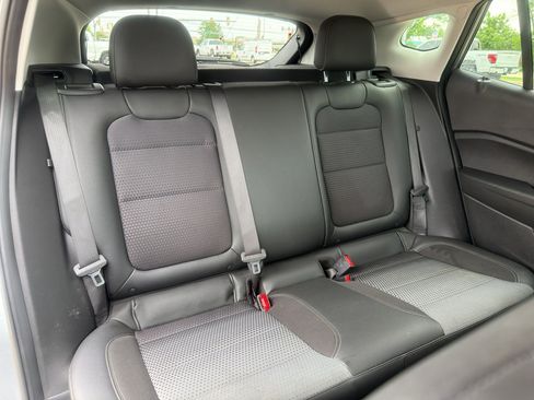 Used 2025 Chevrolet Trax LT FWD image 33