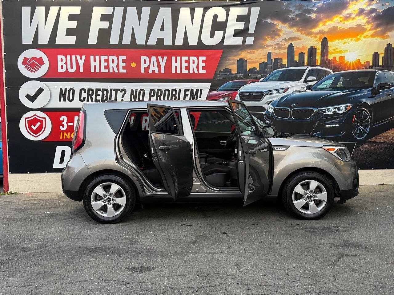 Used 2017 Kia Soul FWD image 4