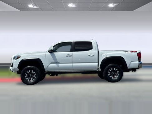 Used 2017 Toyota Tacoma TRD Off-Road w/ Tow Package (A/T) AWD/4WD image 2