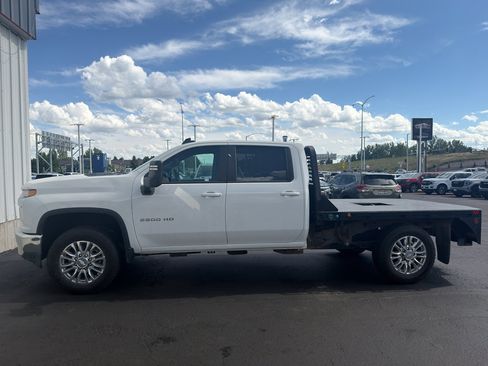 Used 2022 Chevrolet Silverado 2500 LT w/ Convenience Package AWD/4WD image 2