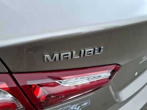 Used 2022 Chevrolet Malibu LT FWD image 9