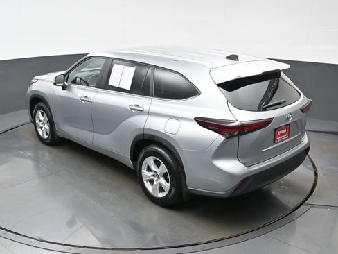 Used 2024 Toyota Highlander Limited AWD/4WD image 37