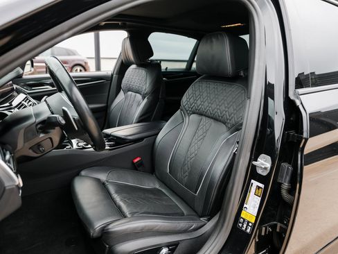 Used 2022 BMW M550i xDrive w/ Executive Package image 5