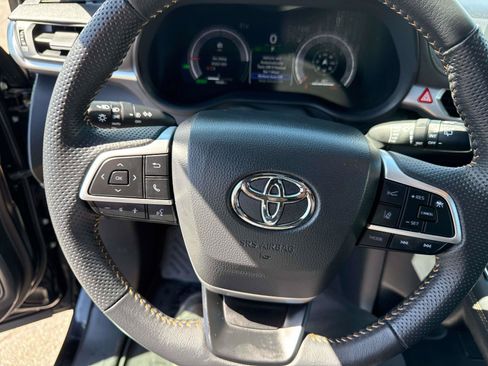 Used 2025 Toyota Sienna XLE Woodland Edition AWD/4WD image 24