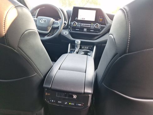 Used 2025 Toyota Highlander XSE AWD/4WD image 32
