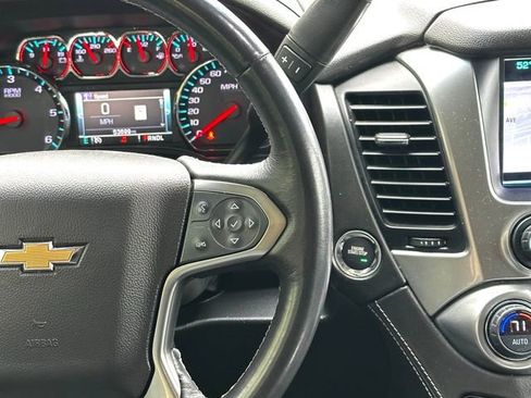 Used 2019 Chevrolet Suburban LT image 17