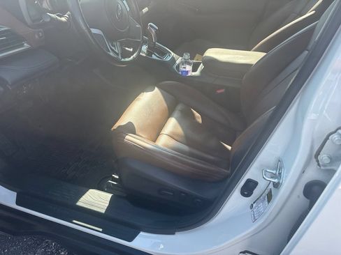 Used 2021 Subaru Outback Touring AWD/4WD image 6