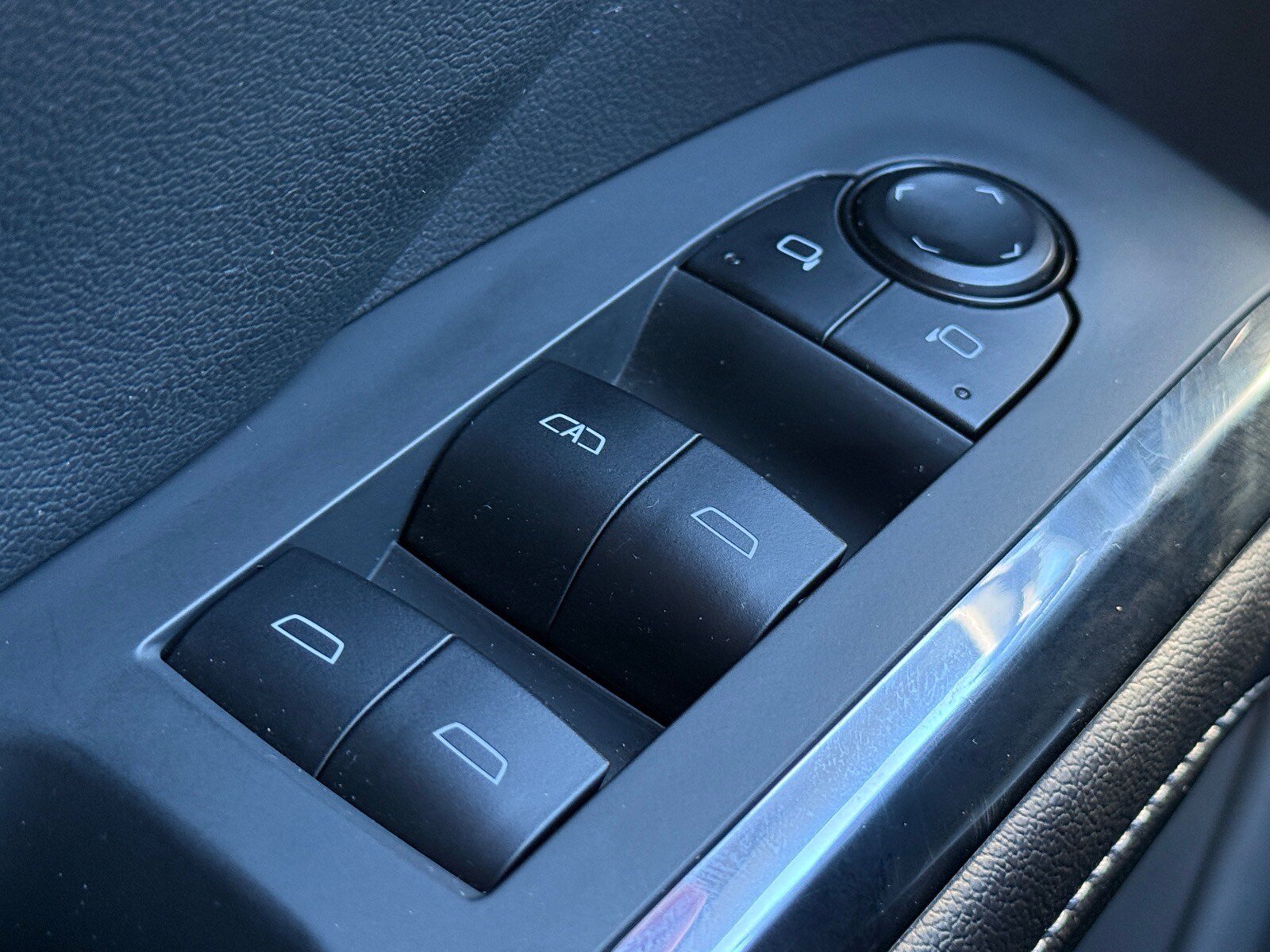 Used 2026 Chevrolet Traverse LT FWD image 16