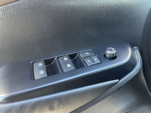 Used 2015 Toyota Highlander XLE image 20