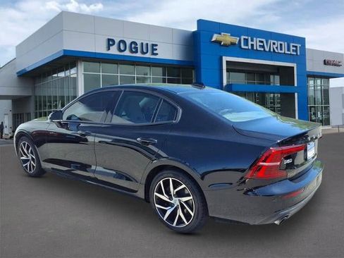 Used 2020 Volvo S60 T5 Momentum w/ Protection Package FWD image 3