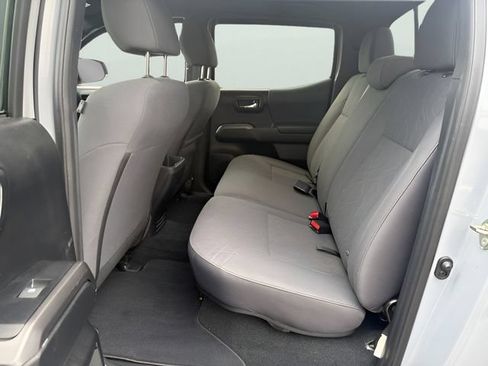 Used 2019 Toyota Tacoma TRD Sport AWD/4WD image 28