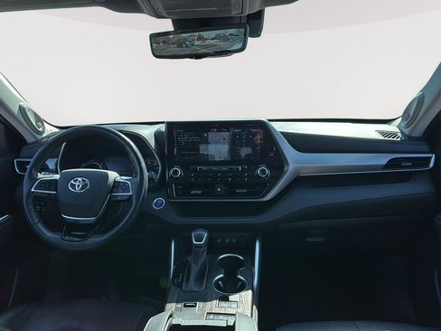 Used 2021 Toyota Highlander Platinum image 16