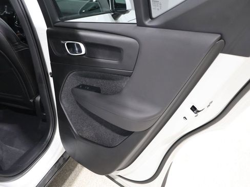 Used 2023 Volvo XC40 B5 Core image 22