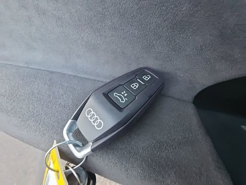 Used 2025 Audi SQ6 e-tron Prestige w/ 21" Black Optic Wheel Package image 20