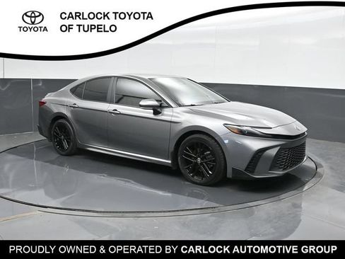 Used 2025 Toyota Camry SE FWD image 5