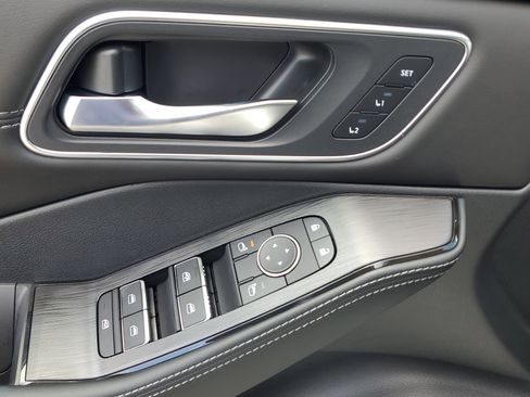 New 2025 Nissan Rogue Platinum w/ Platinum Premium Package image 13