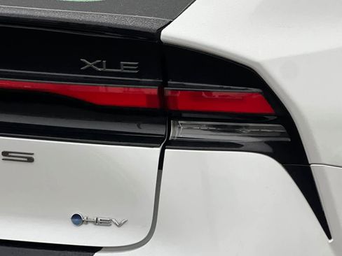 Certified 2023 Toyota Prius XLE image 28