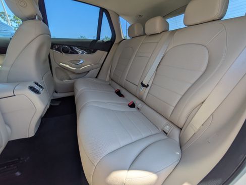 Used 2022 Mercedes-Benz GLC 300 4MATIC image 13