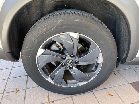 Used 2025 Nissan Rogue SV image 31