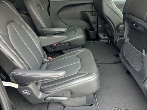 New 2026 Chrysler Pacifica Select FWD image 31