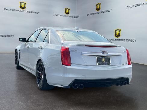 Used 2018 Cadillac CTS V w/ Luxury Package RWD image 7