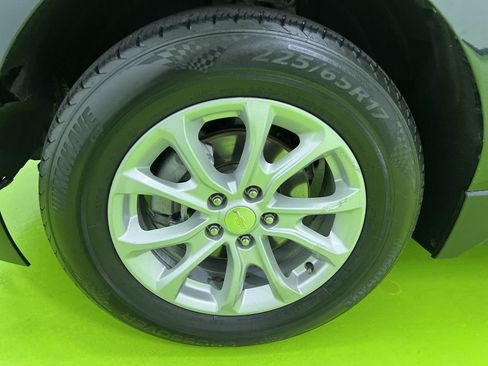 Used 2021 Chevrolet Equinox LT AWD/4WD image 14