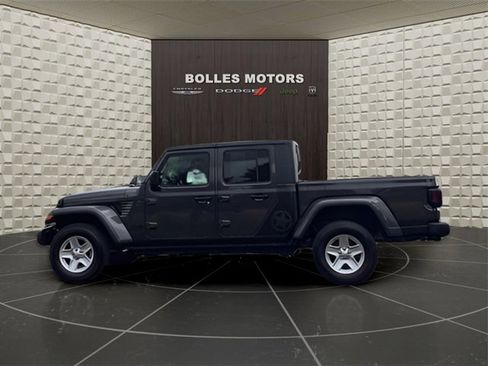 Certified 2022 Jeep Gladiator Sport image 8