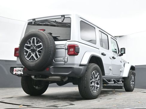 Used 2024 Jeep Wrangler Sahara image 42