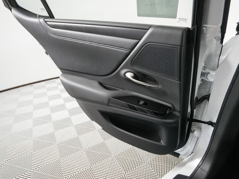 New 2025 Lexus ES 300h w/ Premium Package image 13