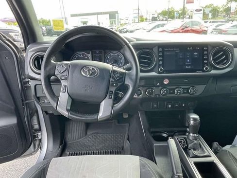 Used 2020 Toyota Tacoma TRD Sport image 10