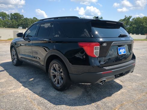 Certified 2023 Ford Explorer XLT w/ Equipment Group 202A RWD image 5
