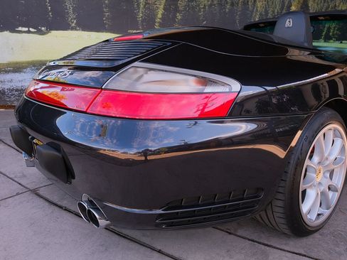 Used 2004 Porsche 911 Carrera 4S AWD/4WD image 32