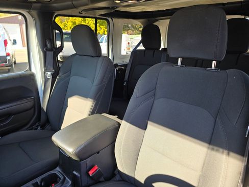 Used 2023 Jeep Wrangler Unlimited image 21