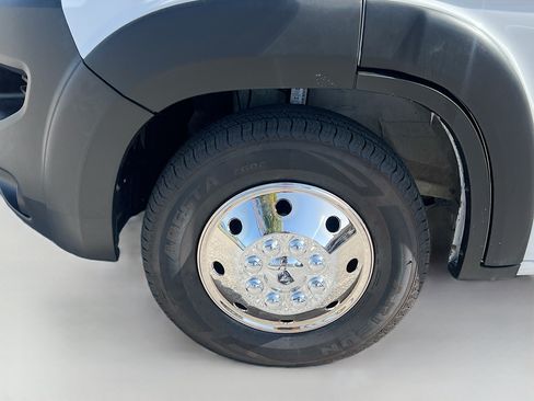 Used 2025 RAM ProMaster 2500 w/ Convenience Group FWD image 13