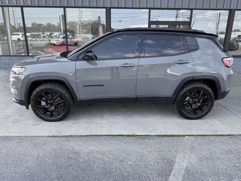 Used 2023 Jeep Compass Latitude w/ Sun and Sound Group AWD/4WD image 7