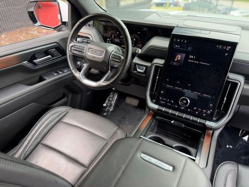 Used 2025 GMC Yukon XL Denali RWD image 46