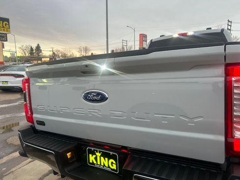 Used 2025 Ford F450 Lariat w/ FX4 Off-Road Package image 5