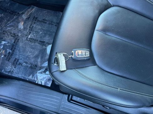 Used 2025 Chrysler Pacifica Select image 24