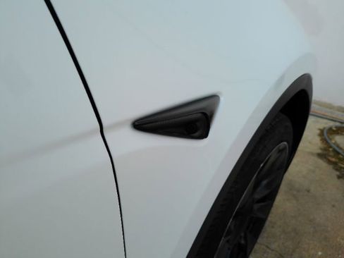 Used 2023 Tesla Model Y Long Range image 22