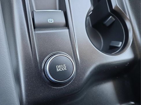 Used 2025 Ford Explorer Active AWD/4WD image 12